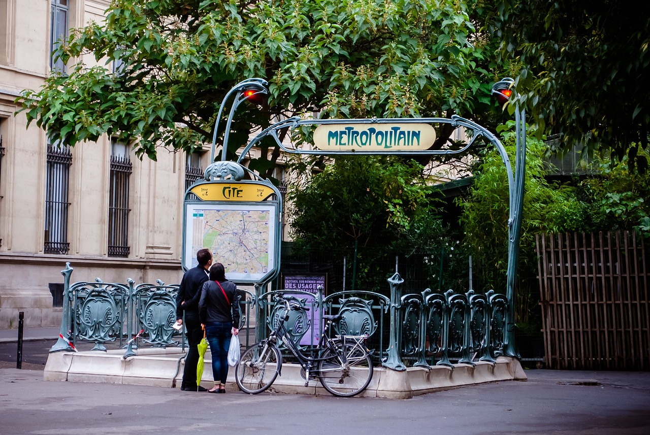 How to Get Around in Paris: A Complete Guide to Transportation