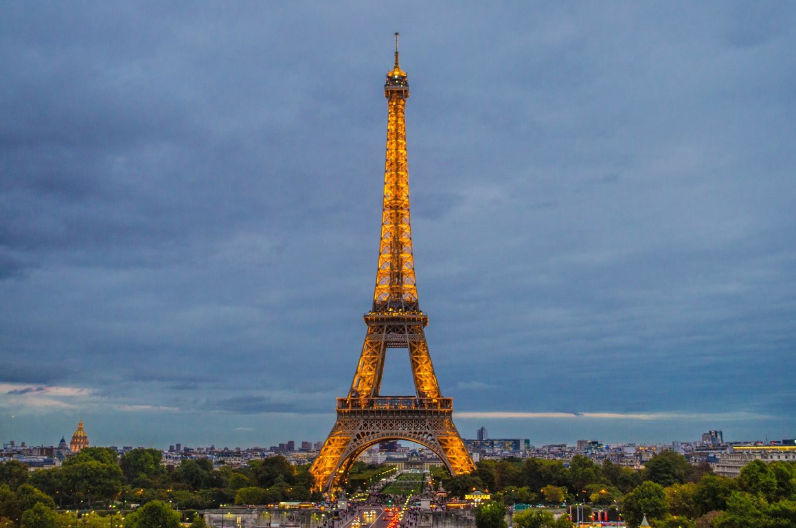 paris eiffel tower evening