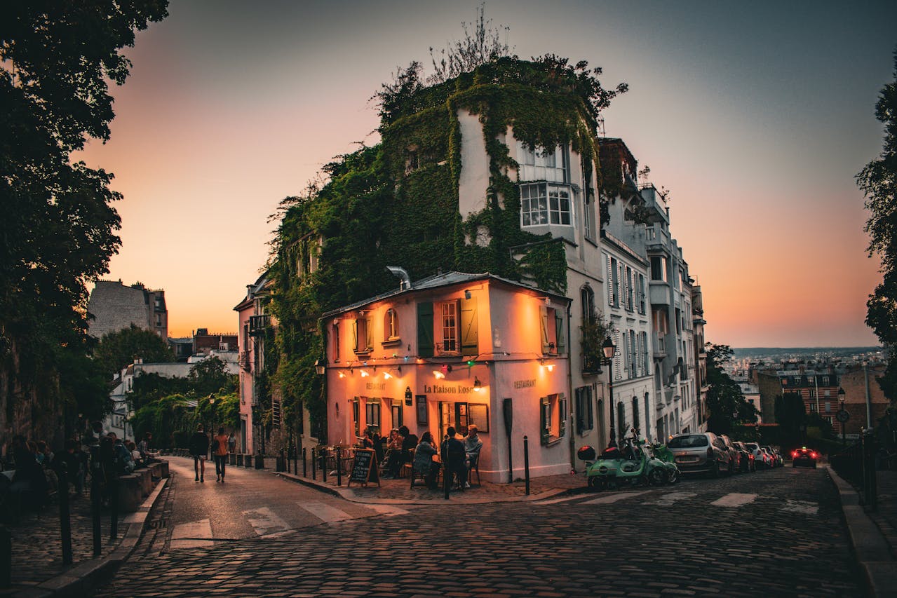 La Maison Rose Paris – The Most Instagrammable Café in Montmartre