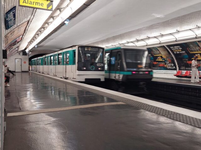 Metro Line 6: Paris for the Price of a Ticket