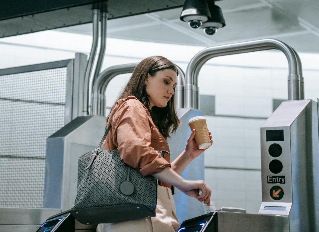 The Best €2.50 Paris Tours: Metro Line 6 & Bus 69