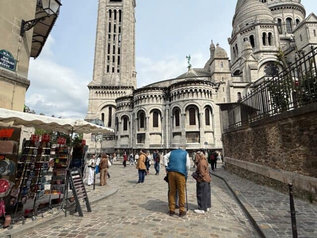 Walking in Paris: How to Plan Routes Efficiently