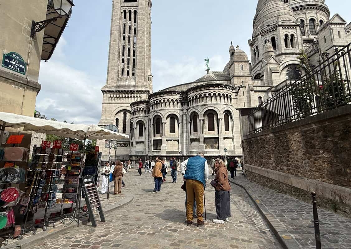 Walking in Paris: How to Plan Routes Efficiently