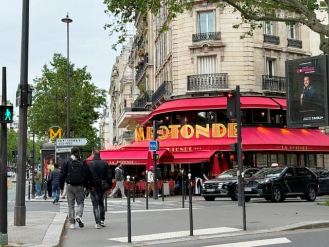 Can You Explore Paris Without Speaking French?